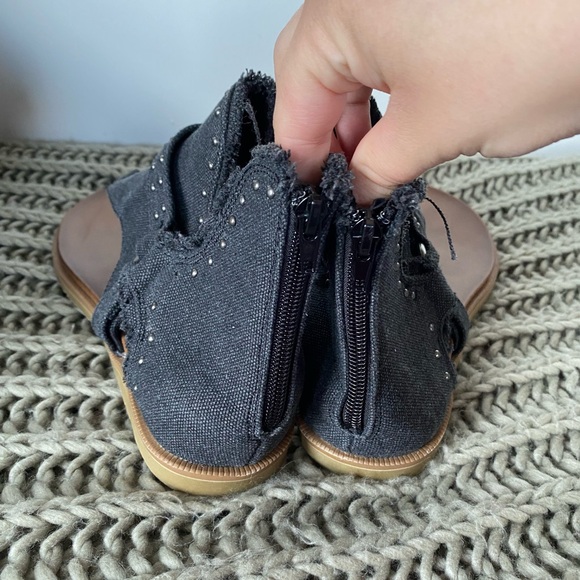 Very G Journey Sandal - Picture 2 of 10